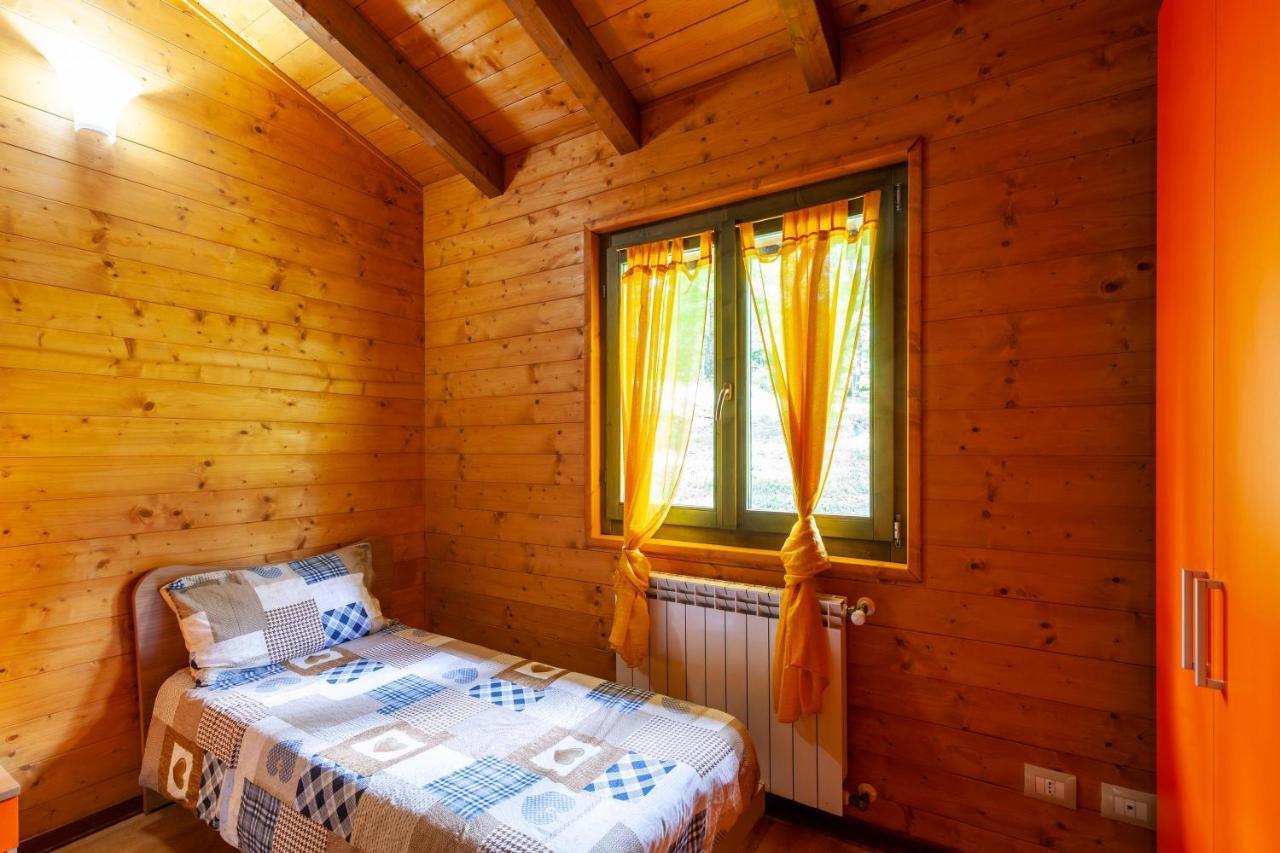 Villaggio Anemone - Chalet Anemone Capanne di Sillano Εξωτερικό φωτογραφία