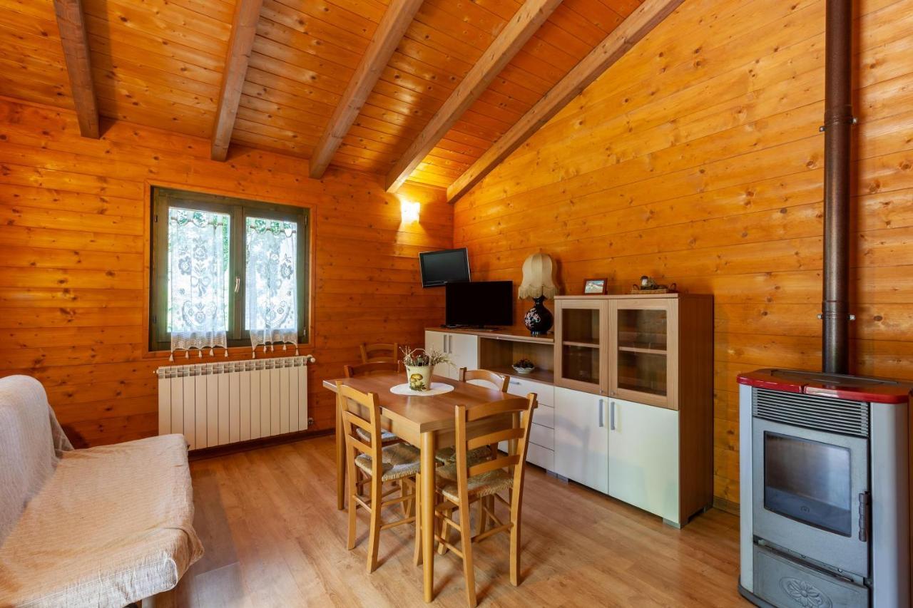 Villaggio Anemone - Chalet Anemone Capanne di Sillano Εξωτερικό φωτογραφία